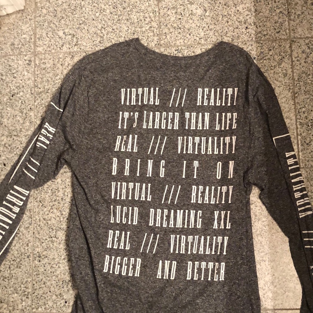 Grey long sleeve tee